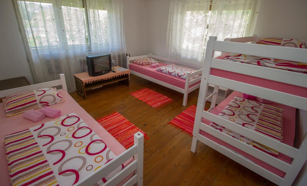 Guest House Конич Екстериор снимка